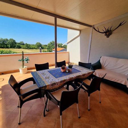 Sunny Apartment With Pool Šišan Екстериор снимка